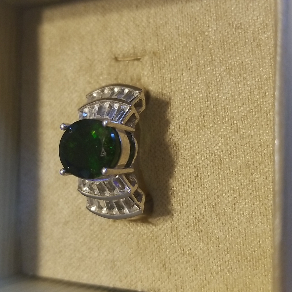 Ladies Sz 6 Chrome Diopside and White Zircon ring in 925 SS Great Condition
